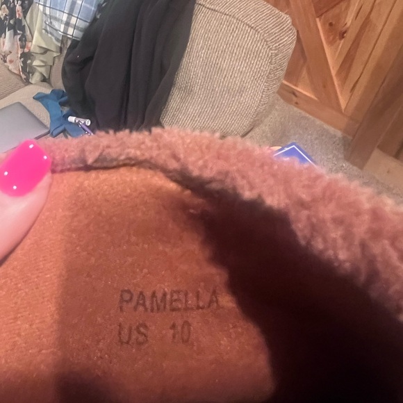 Shoe Dazzle Tan Wedge Shoes with Stylish Design - Picture 8 of 8